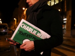 Charlie Hebdo разместил в сети карикатуру на российских футбольных фанов