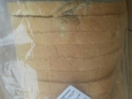 Хлеб с шерстью продавали в супермаркете (фото)