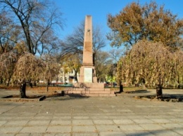 В Николаеве разберут постамент памятника Ленину и поменяют доску на обелиске в Аркасовском сквере