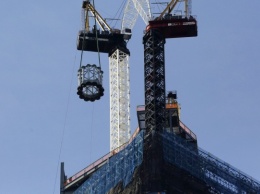 В центре Нью-Йорка башенный кран упал на высотное здание - десять человек пострадали