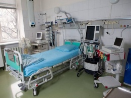 Пенсионер с раком горла выбросился с третьего этажа больницы в Москве