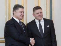 Фицо заверил Порошенко, что Словакия сохранит объемы реверсных поставок газа в Украину