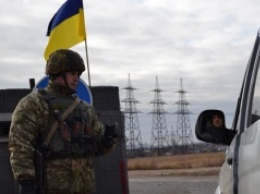Снайпер боевиков обстрелял КПВВ "Марьинка", два человека ияжело ранены