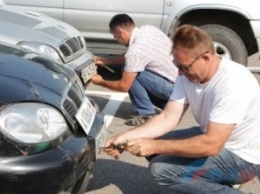 В "ЛНР" призвали автомобилистов не паниковать: за "нереспубликанские" номера наказание введут ближе к осени (ФОТО)