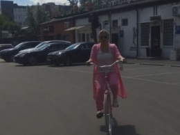 Ирина Дубцова купила розовый велосипед