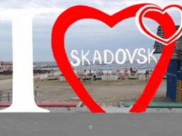 Сквозь сердце видно море: в Скадовске продолжаются работы по установке имиджевого арт-объекта (фото)