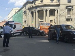 Серьезная авария с 4 автомобилями произошла в центре Москвы