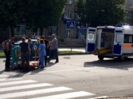 На пешеходном переходе центрального проспекта Запорожья сбили мужчину, - ФОТО