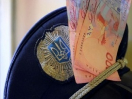 Правоохранители Житомирщины поймали на взятке своего же коллегу - тот соблазнился 9 тысячами гривен