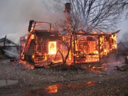 Житель села на Черниговщине собственноручно сжег свой дом дотла, чтобы он не достался "сепаратистам"