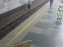 В Харьковском метро ЧП: человек упал на пути (ФОТО)