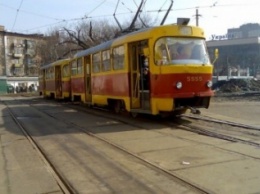 В Днепровском районе из-за ДТП остановились трамваи