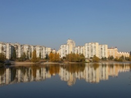 "Желтый флаг": киевлян просят не купаться в озере "Вербное" на Оболони