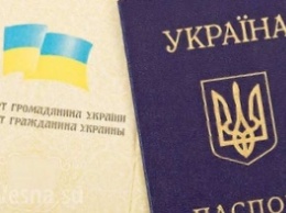 В Одессе иностранцы купили себе украинские паспорта прямо на базаре
