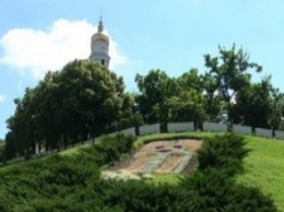 В центре Харькова появилась клумба в виде символа города