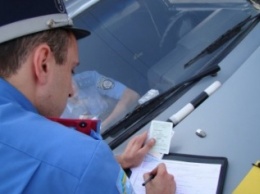 В Каменском водитель "Форда" ездил с поддельными документами