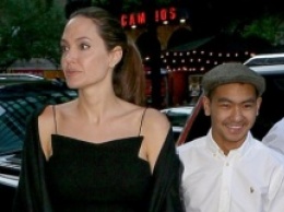 Анджелина Джоли поразила всех прекрасным видом в ресторане Gyu-Kaku