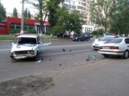 В Одессе пьяные на "Жигулях" таранили все, что видели (ФОТО)