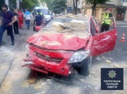 В Одессе пьяный несовершеннолетний водитель влетел в забор военного госпиталя