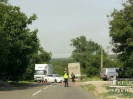 ДТП в Кривом Роге. Автомобиль новой Патрульной полиции врезался в грузовик