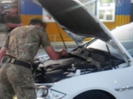 На админгранице с Крымом пограничники задержали элитный «Jaguar XJ» (фото)