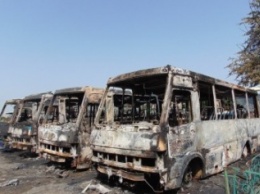 Вандалы в масках сожгли автобусную стоянку Николаев-Одесса (ФОТО, ВИДЕО)