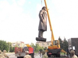 Памятник Ленину снесли в Славянске