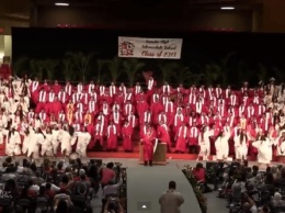 Интернет «взорвали» танцы гавайских выпускников (ВИДЕО)
