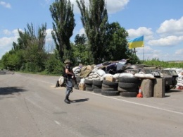 В зоне АТО сотрудники СБУ задержали военнослужащего ВСУ, который за взятки пропускал грузовики на территорию боевиков