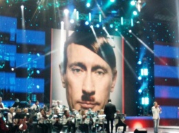 Во Дворце «Украина» прозвучала новая песенка про Путина (ВИДЕО)