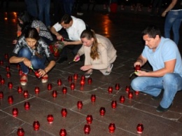 Вилкул: в 4 часа утра 22 июня в Днепропетровске были зажжены тысячи свечей в память о погибших в Великой Отечественной войне