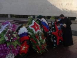 Ялтинские полицейские и члены Общественного Совета при МВД почтили день памяти и скорби