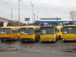 Водители маршруток вышли на митинг под Киевскую ОГА