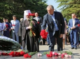 Память о героизме русского народа в Великой Отечественной войне мы должны хранить вечно, - Аксенов (ФОТО)