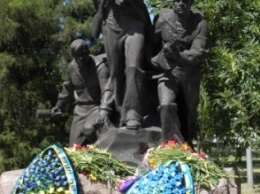 В Бердянске отметили День скорби и почтения памяти жертв войны