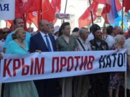Власти Симферополя поучаствовали в антинатовском митинге в Феодосии (ФОТО)