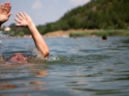 Двое мужчин утонули в водоеме в Днепропетровской области