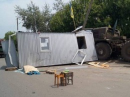 В районе АТО военный тягач протаранил блокпост, погиб военный (фото)