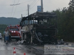 Туристический автобус, в котором ехали почти 40 детей, загорелся в Крыму