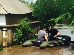 Спасатели откачали воду из 106 подтопленных домов в Полтавской области