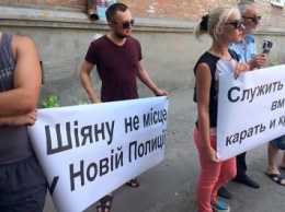 Жители Бердянска митинговали под горотделом полиции