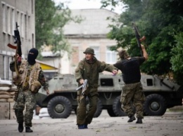 Боевики в Донбассе открывали огонь из БМП и артустановок