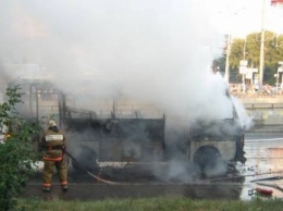 "Пожароопасный" Крым: на трассе Ялта-Симферополь сгорел туристический автобус (Видео)