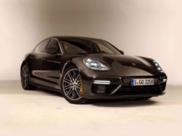 Снимки нового Porsche Panamera попали в Сеть за считанные дни до дебюта