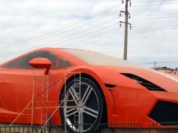 В Дагестане установили памятник Lamborghini!
