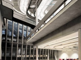 Десятилетний юбилей здания завода BMW Group в Лейпциге, созданного архитектором Захой Хадид