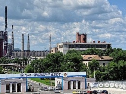 Яценюк угрожает национализировать азотные заводы Фирташа за долги