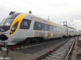 УЗ назначила новую остановку скоростного поезда во Львове