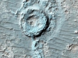 NASA показало необычный кратер на Марсе
