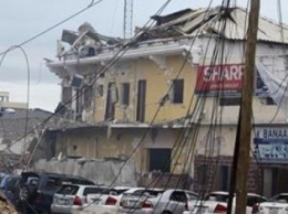 Террористы атаковали отель в столице Сомали: много жертв и раненых (ФОТО)